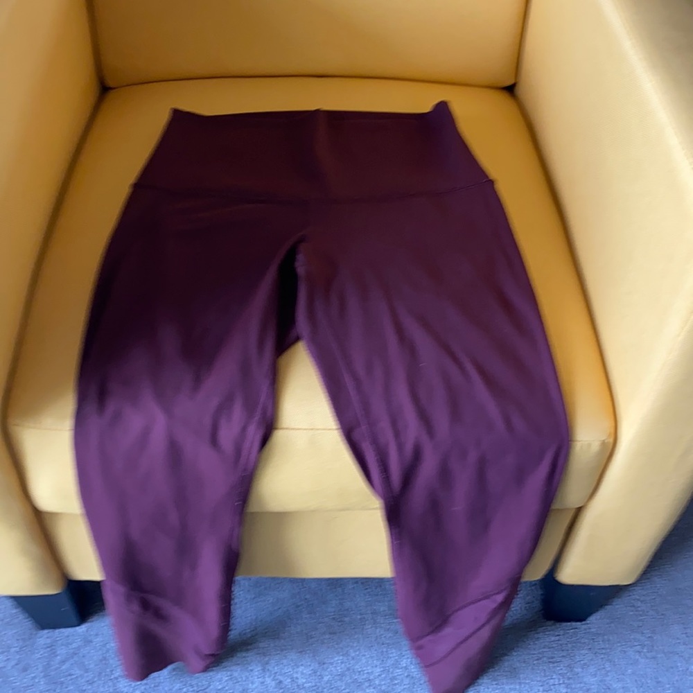 Lululemon scallop maroon leggings sz 6